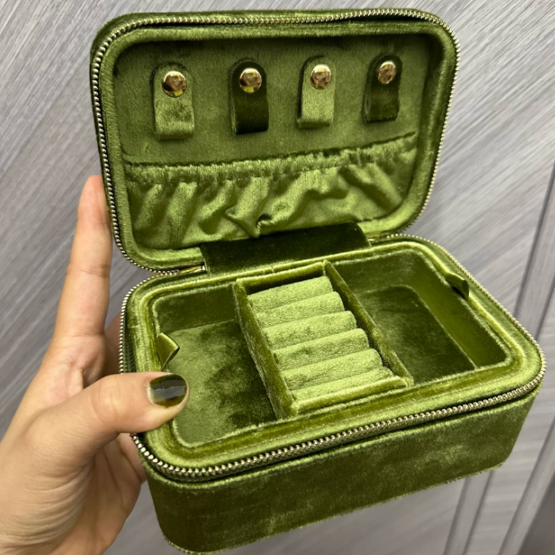 Luxury Skincare Containers - Hafif Lüks Zarif Kadife Takı Saklama
